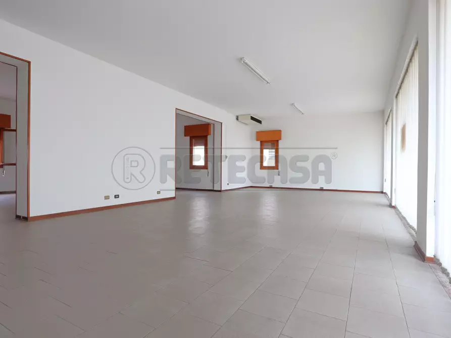 Immagine 2 di Locale commerciale in vendita  in Via S. Quasimodo a Grisignano Di Zocco