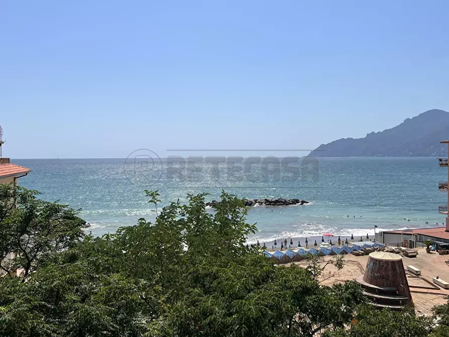 Immagine 1 di Quadrilocale in affitto  in Lungomare Cristoforo Colombo 39 a Salerno