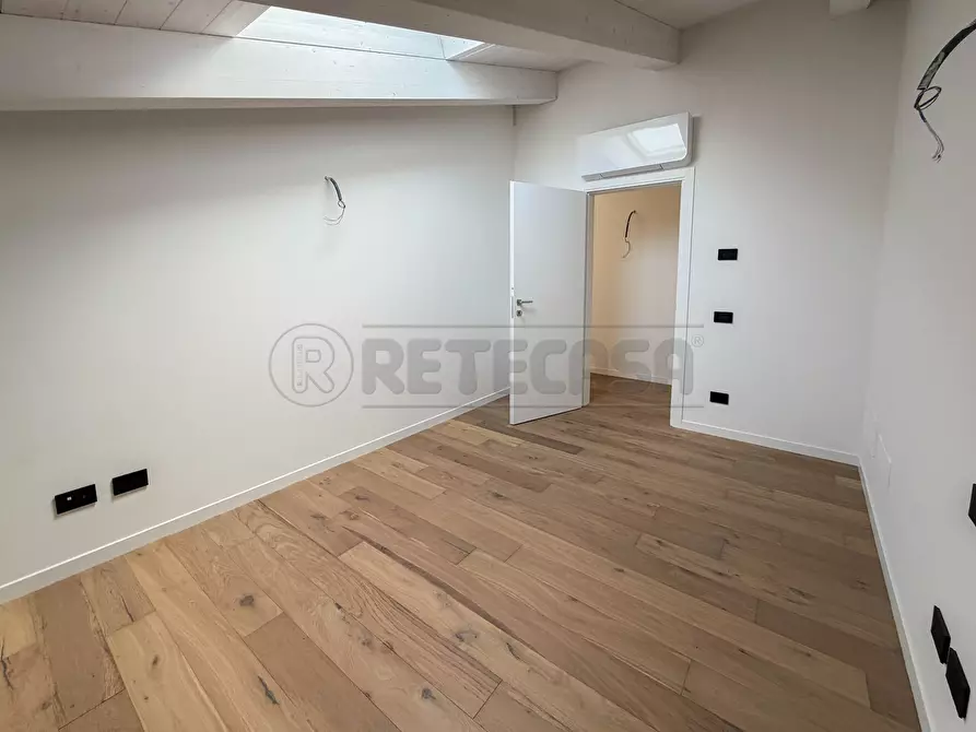 Immagine 23 di Attico in vendita  in Via F. Magellano a Creazzo