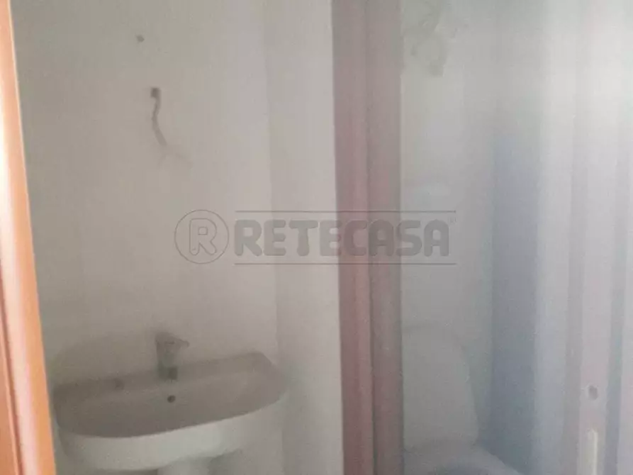 Immagine 2 di Locale commerciale in affitto  a Mercato San Severino