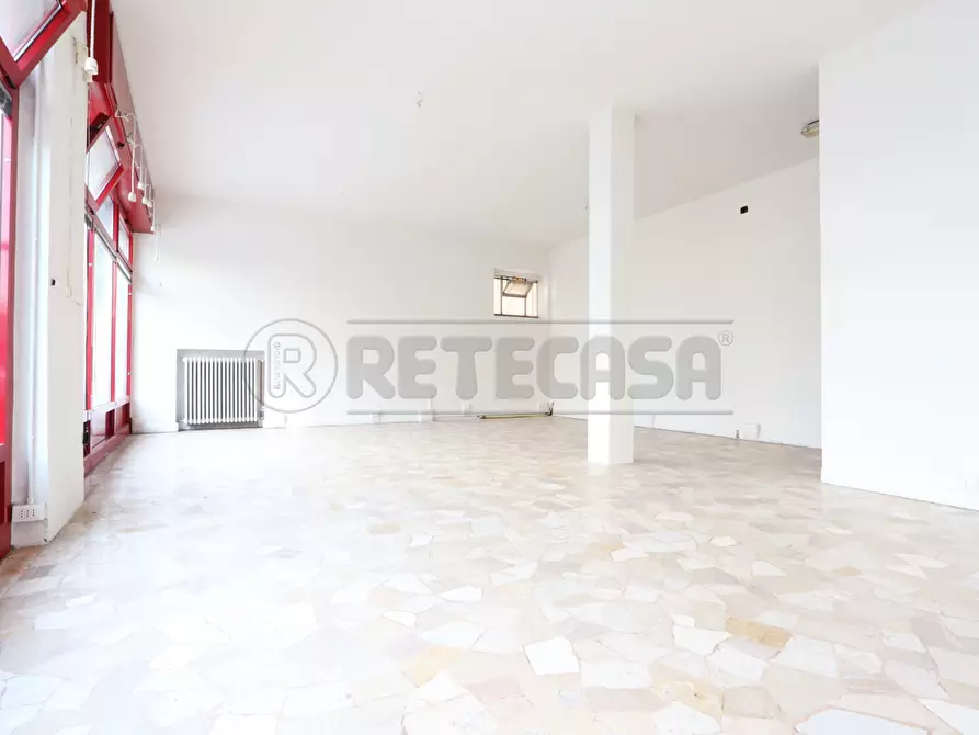 Immagine 1 di Locale commerciale in affitto  in Via Vincenzo Gonzati 2 a Vicenza