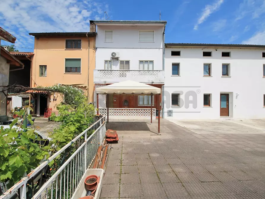 Immagine 1 di Casa semindipendente in vendita  in Contrada Selva 25 a Montebello Vicentino