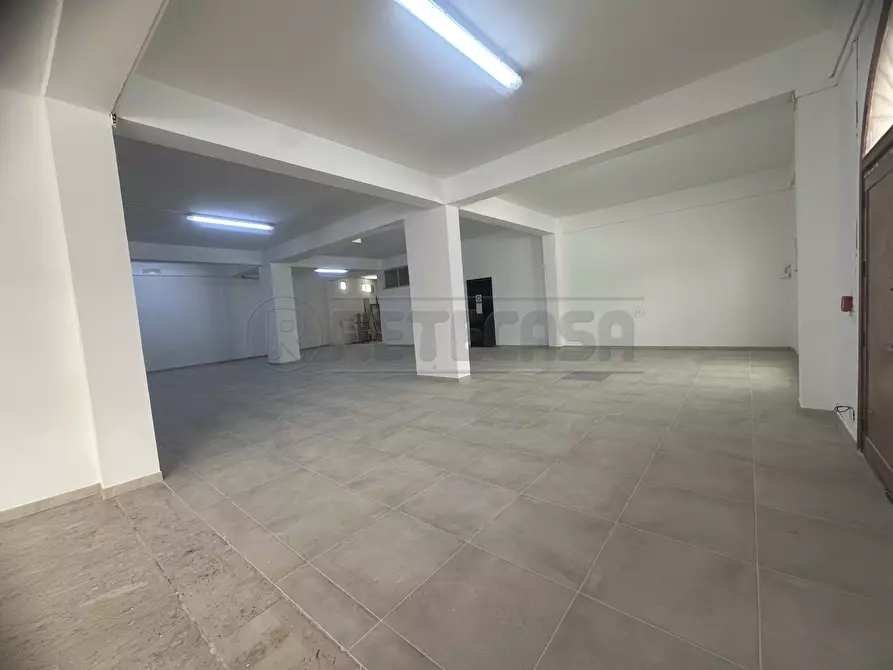 Immagine 13 di Locale commerciale in affitto  a Mazara Del Vallo