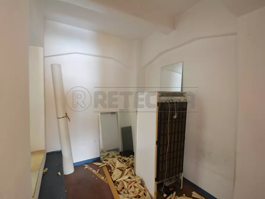 Immagine 10 di Locale commerciale in vendita  in Via Ghibellina 118 a Messina