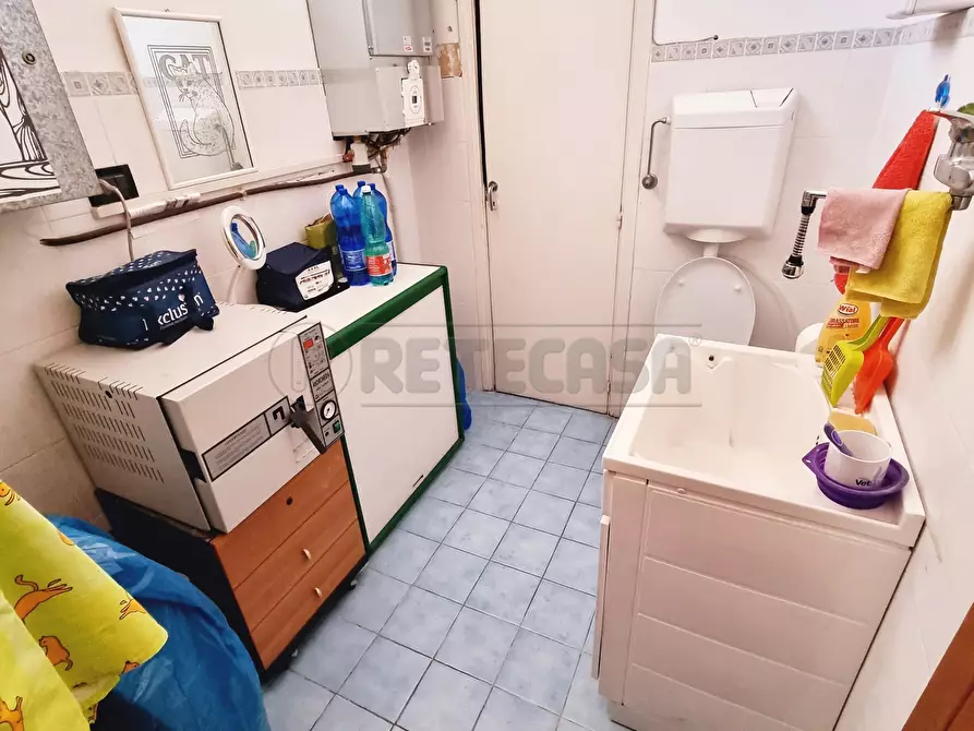 Immagine 2 di Locale commerciale in vendita  a Pescara