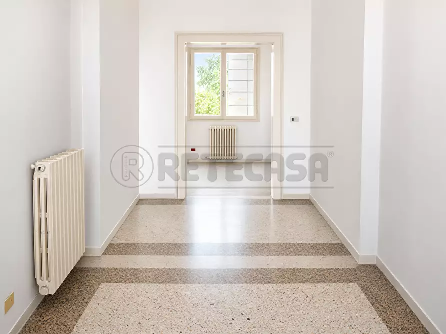 Immagine 17 di Locale commerciale in affitto  in Via Giovanni Gradenigo 2 a Padova