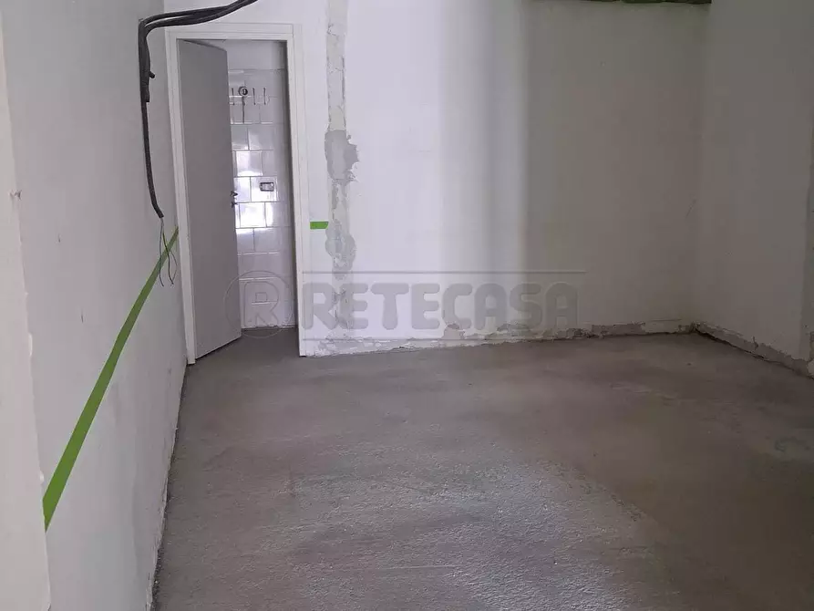 Immagine 15 di Locale commerciale in affitto  in Viale Fratelli Kennedy a Marcianise