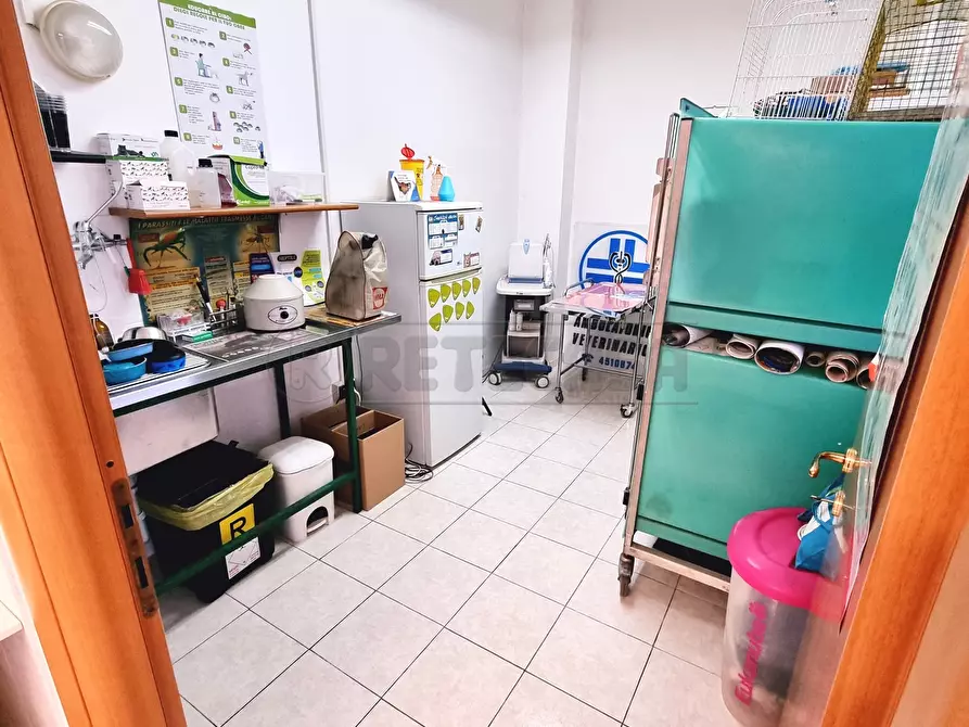 Immagine 7 di Locale commerciale in vendita  a Pescara