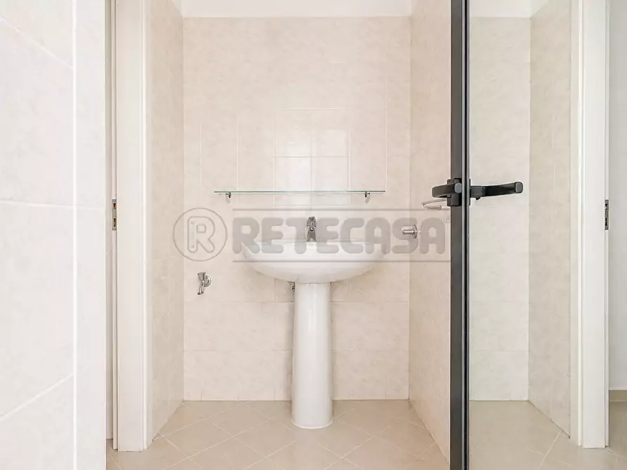Immagine 15 di Locale commerciale in affitto  in Via dei Colli 33 a Padova