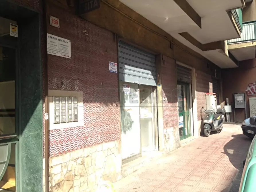 Immagine 9 di Locale commerciale in vendita  in Via Irno 141 a Salerno