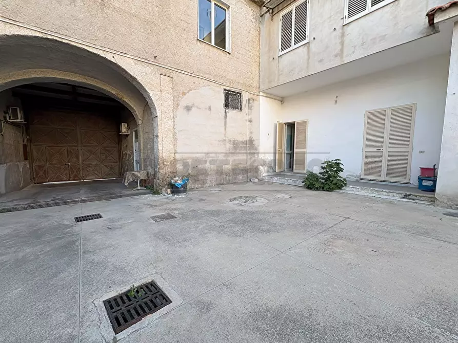 Immagine 10 di Locale commerciale in affitto  in Via Santa Croce a Capodrise