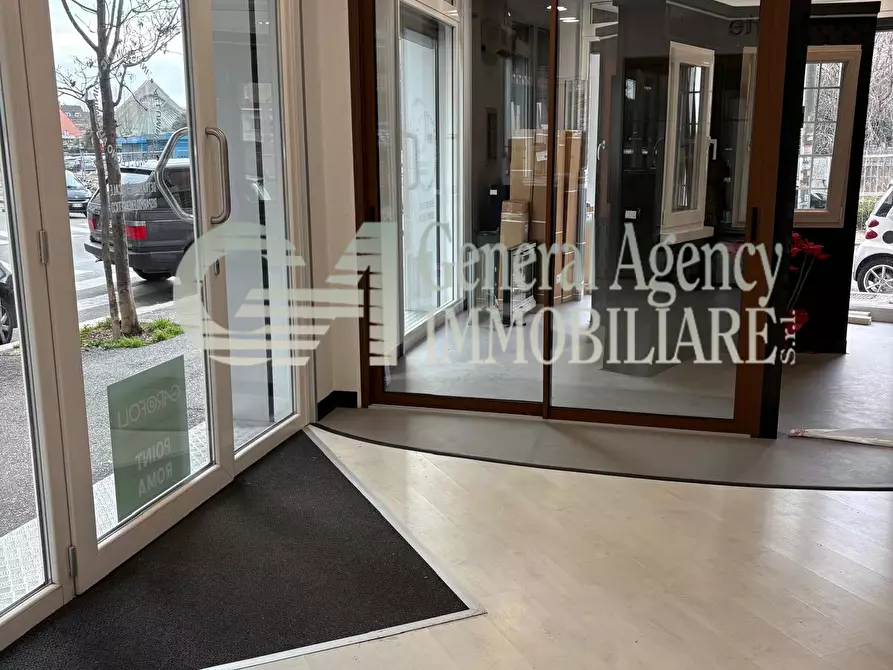 Immagine 4 di Locale commerciale in affitto  in Via Albano 62 a Roma