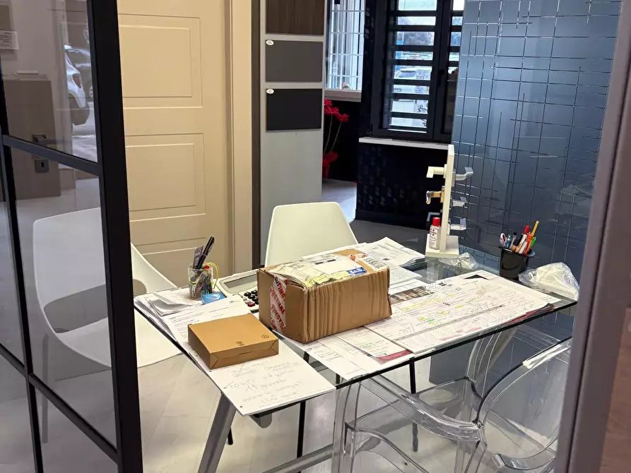 Immagine 47 di Locale commerciale in vendita  in Via Albano 62 a Roma