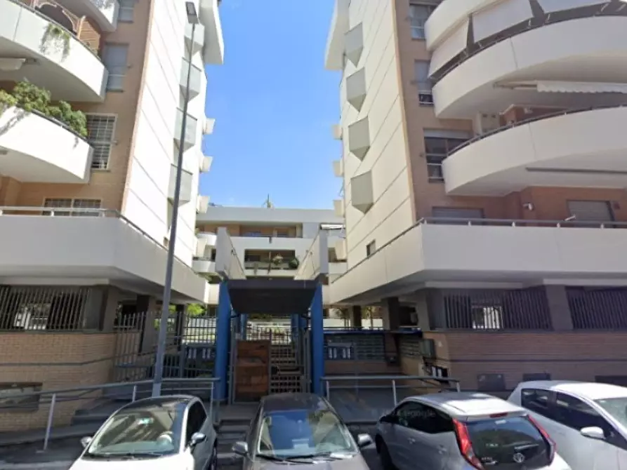 Immagine 1 di Garage in vendita  a Roma