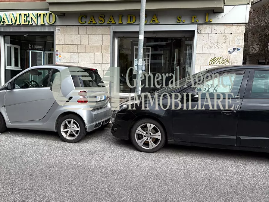 Immagine 26 di Locale commerciale in affitto  in Via Albano 62 a Roma