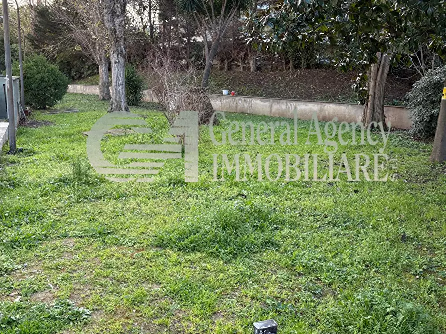 Immagine 39 di Trilocale in affitto  in Via Canton a Roma