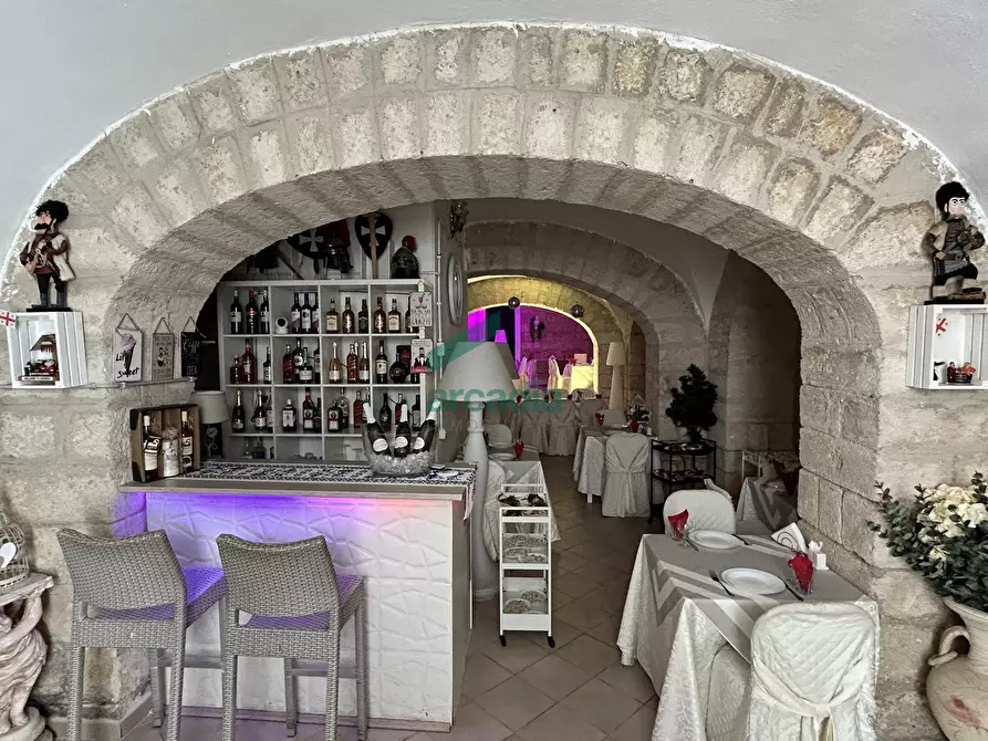 Immagine 11 di Magazzino in vendita  in Corso Cavour 192 a Bari