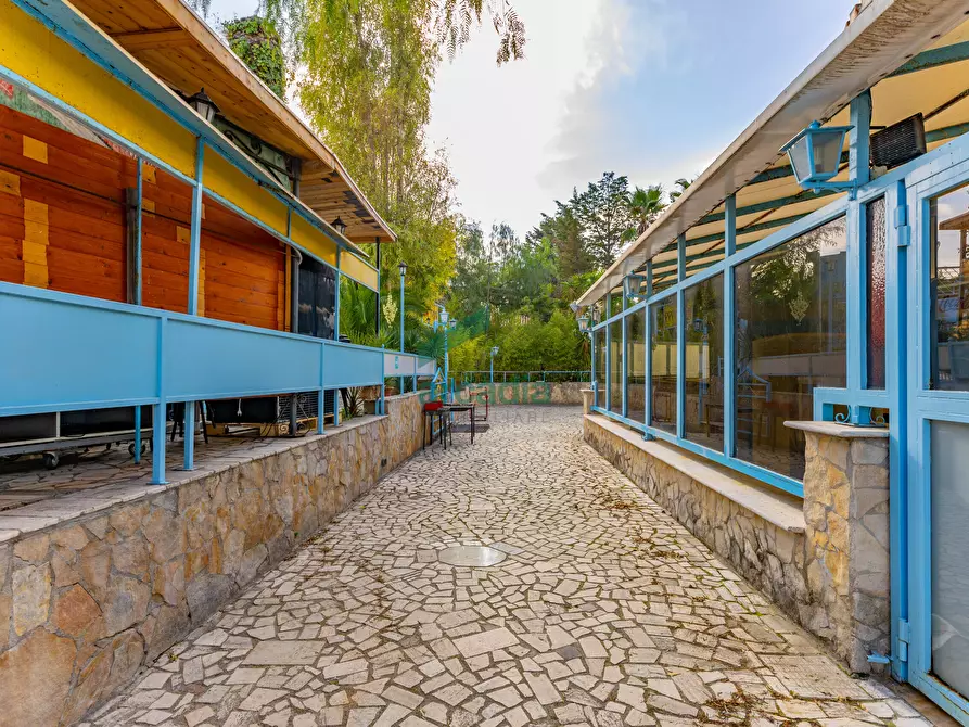 Immagine 21 di Locale commerciale in vendita  in Strada la Grava 16 a Bari