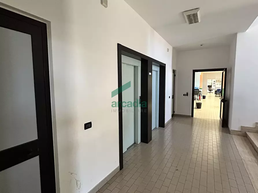 Immagine 6 di Ufficio in vendita  in Via Saverio Milella 2/bis a Bari
