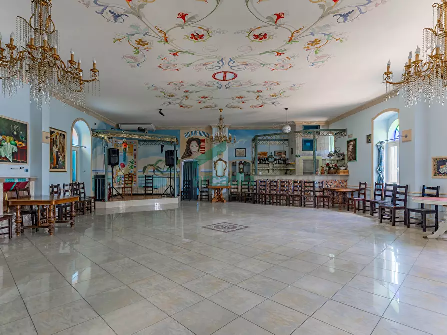 Immagine 79 di Locale commerciale in vendita  in Strada la Grava 16 a Bari