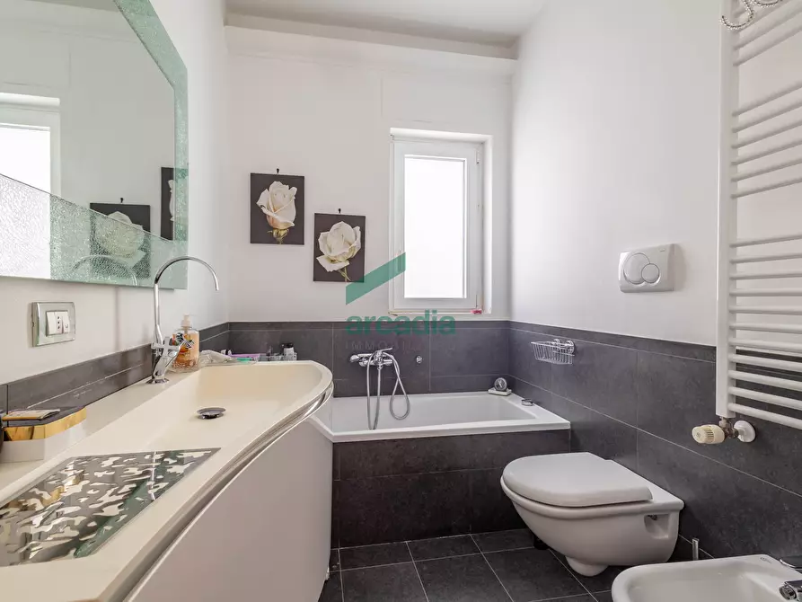 Immagine 22 di Quadrilocale in vendita  in Via Rosario Livatino 97 a Bari