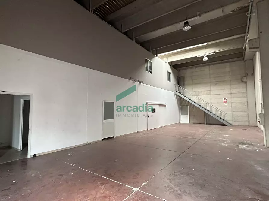 Immagine 11 di Attività artigianale in vendita  in sp231 km 79.400 a Modugno