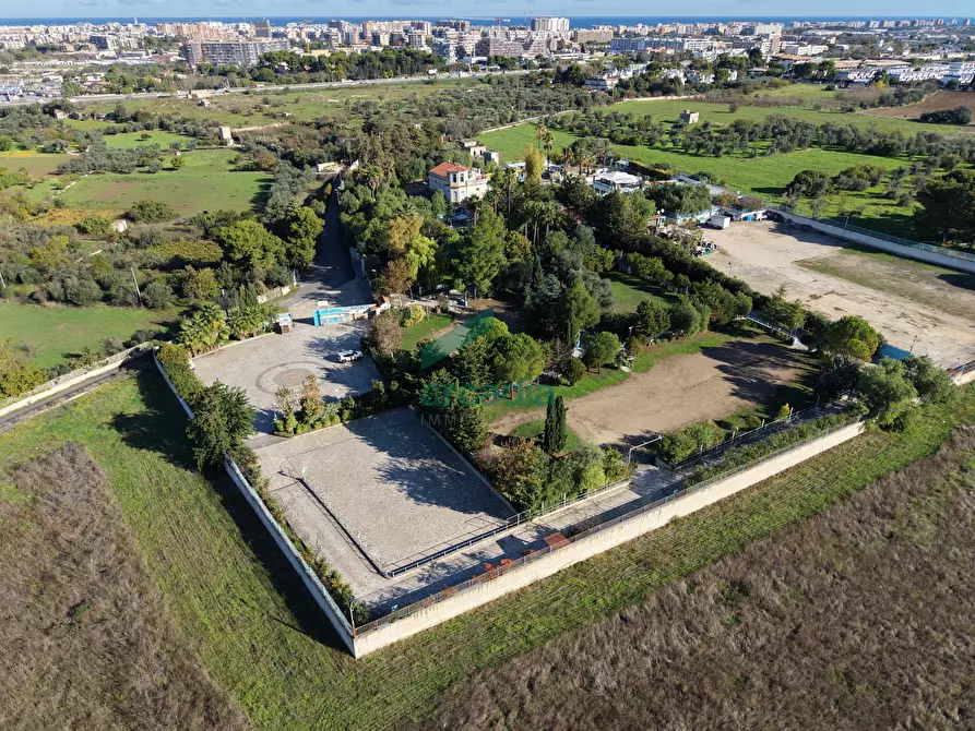 Immagine 107 di Locale commerciale in vendita  in Strada la Grava 16 a Bari