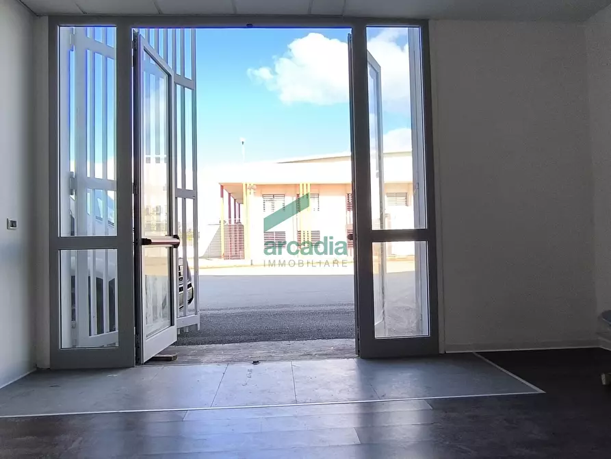 Immagine 21 di Attività artigianale in affitto  in S.S. 16 km 810,800 SN a Triggiano