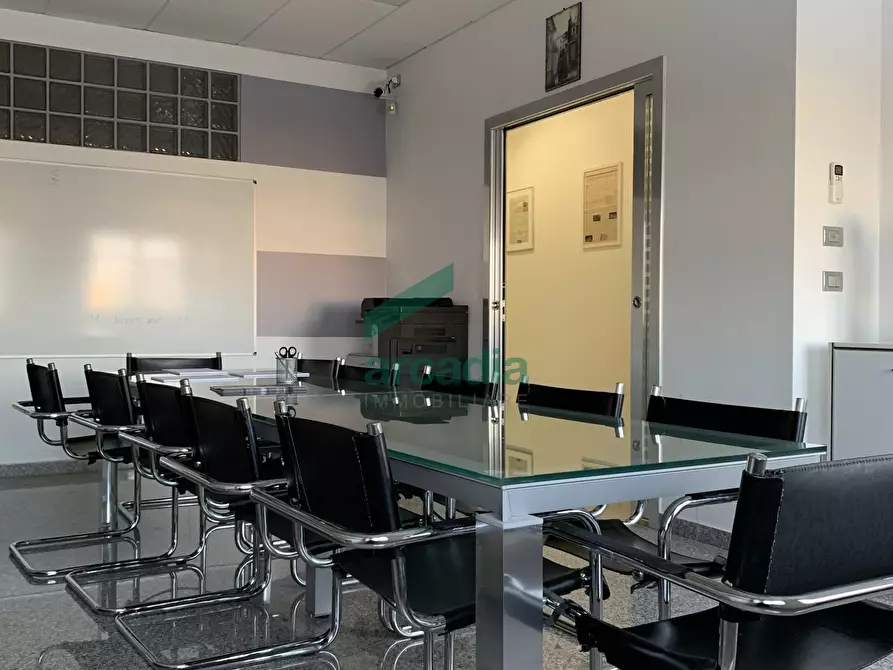 Immagine 5 di Attività artigianale in vendita  in sp231 km 79.400 a Modugno