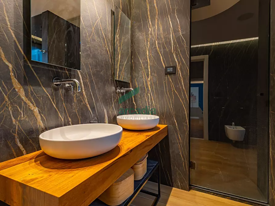 Immagine 25 di Attico in vendita  in Via Vincenzo Roppo 2d a Bari