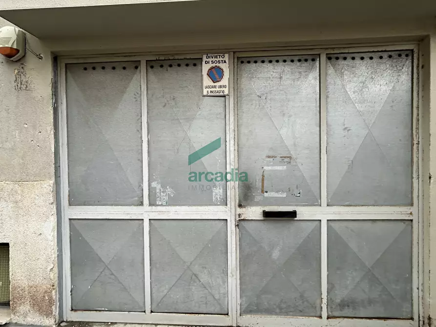 Immagine 19 di Garage in vendita  in Via Monte San Michele 104 a Bari