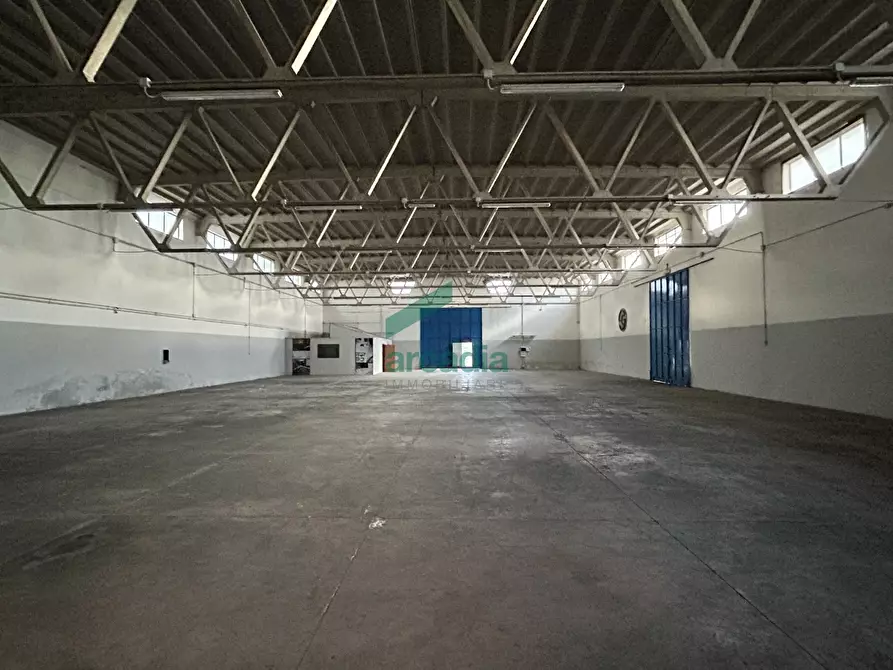 Immagine 4 di Attività artigianale in affitto  in Via Modugno 97 a Bitonto