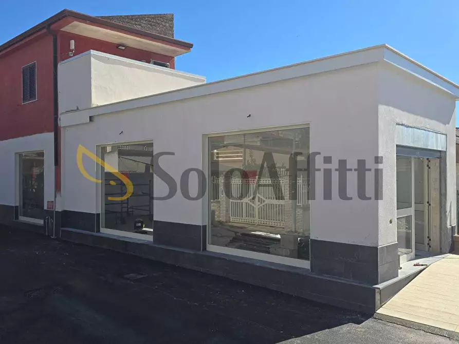 Immagine 1 di Locale commerciale in affitto  a Francolise