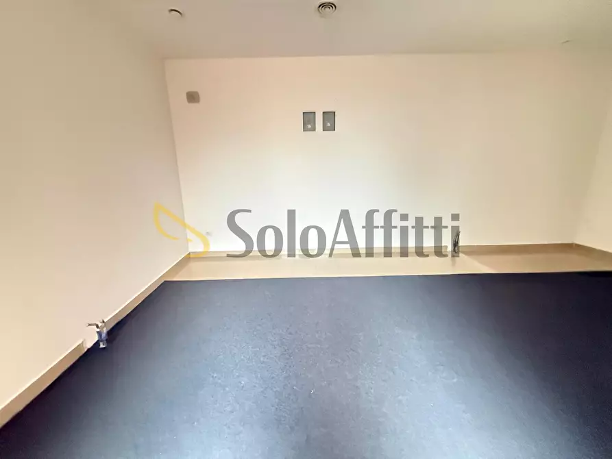 Immagine 4 di Locale commerciale in affitto  in Via Renato Iaselli 11 a Caserta