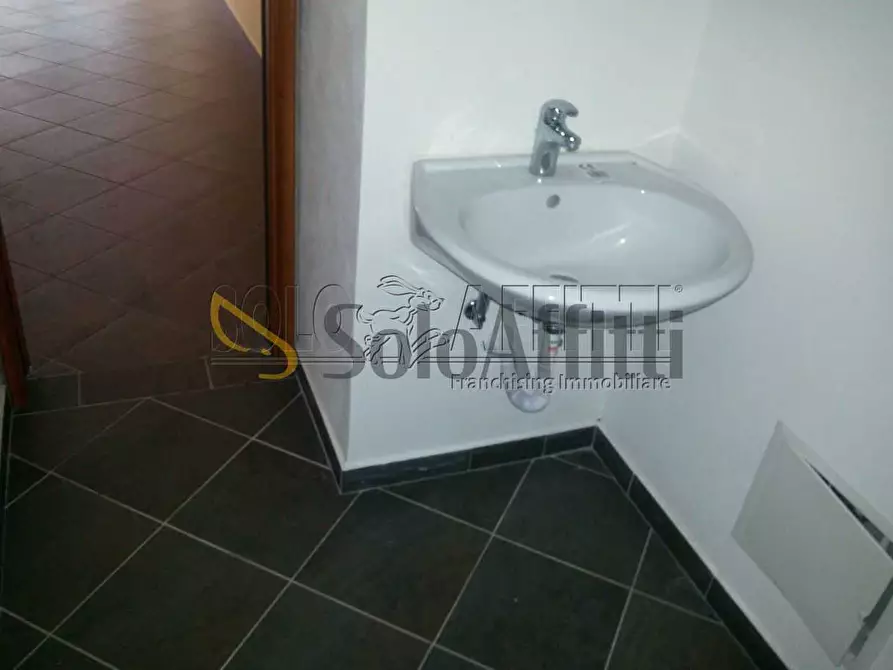Immagine 4 di Locale commerciale in affitto  a Catanzaro