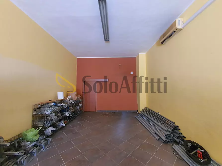 Immagine 1 di Locale commerciale in affitto  a Catanzaro