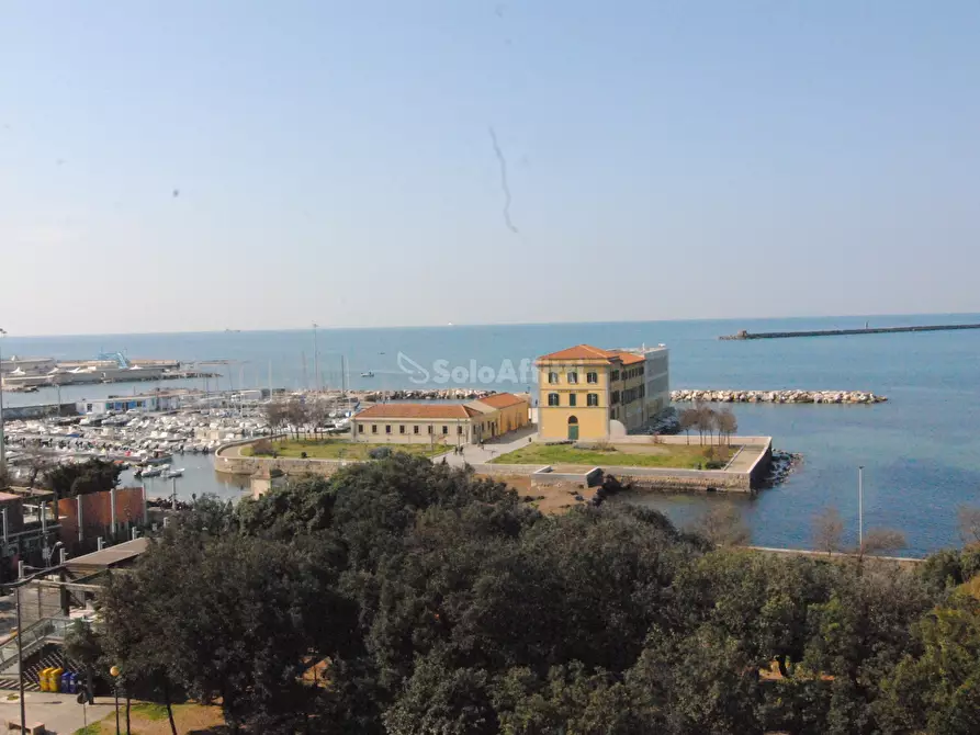 Immagine 19 di Trilocale in affitto  a Livorno