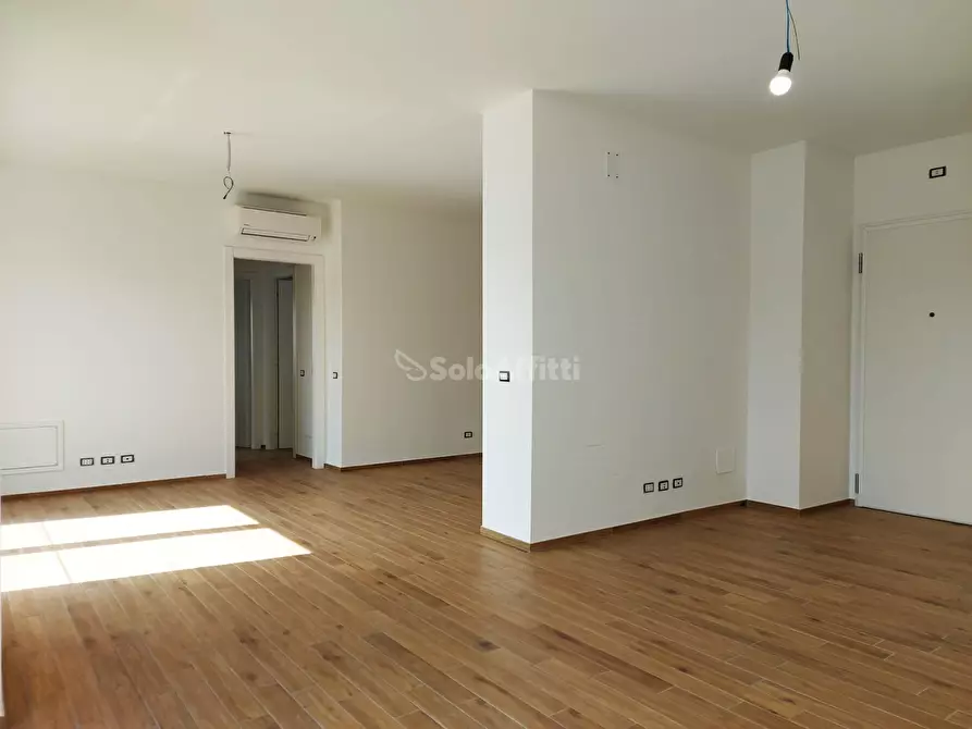 Immagine 12 di Trilocale in affitto  in Via del Castello a Roma