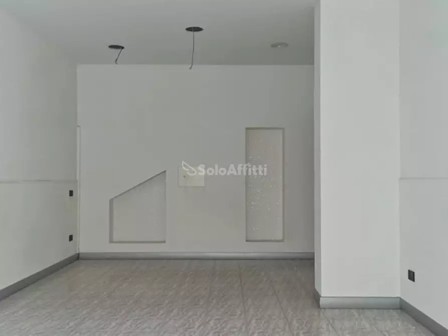 Immagine 8 di Locale commerciale in affitto  in Via Torrazzo 134 a Catanzaro