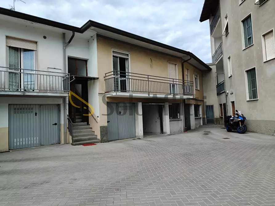 Immagine 12 di Bilocale in affitto  a Gemonio