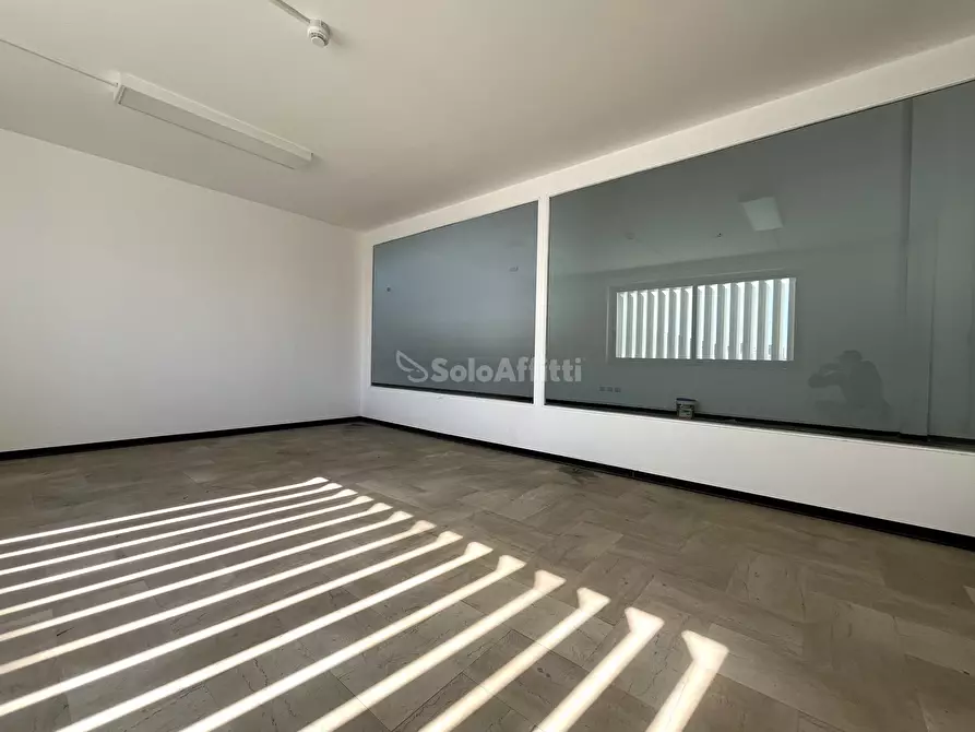 Immagine 7 di Locale commerciale in affitto  a Catanzaro