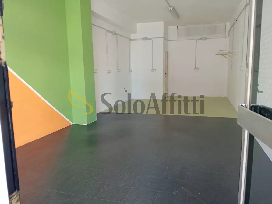 Immagine 6 di Locale commerciale in affitto  a Falconara Marittima
