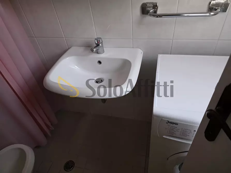 Immagine 8 di Trilocale in affitto  in Viale Sante Polazzi a Rimini