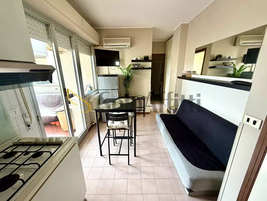 Immagine 1 di Bilocale in affitto  in Via Cavour 85 a Alba Adriatica