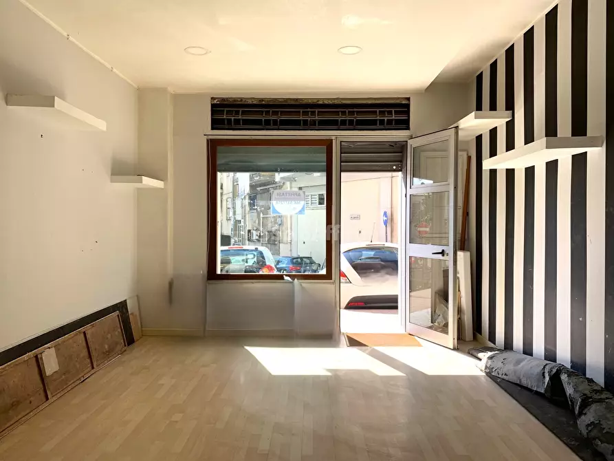 Immagine 1 di Locale commerciale in affitto  a Catanzaro