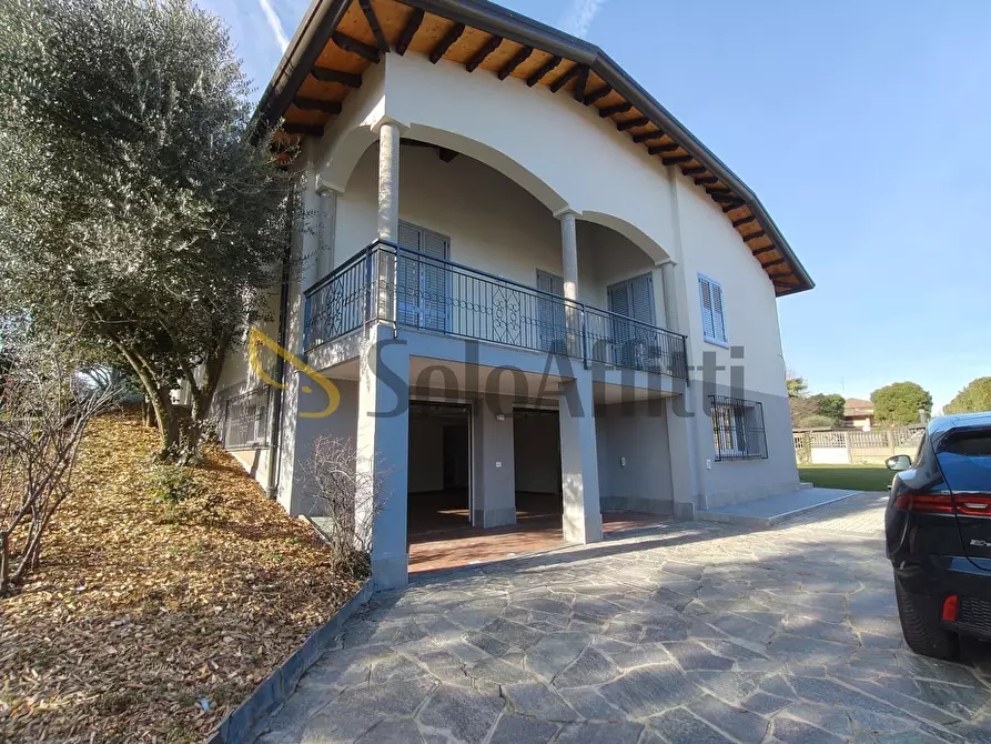 Immagine 34 di Villa in affitto  a Marnate