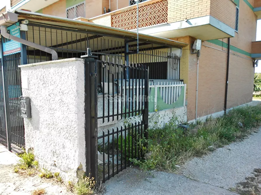 Immagine 7 di Locale commerciale in affitto  in Via della Scafa a Fiumicino