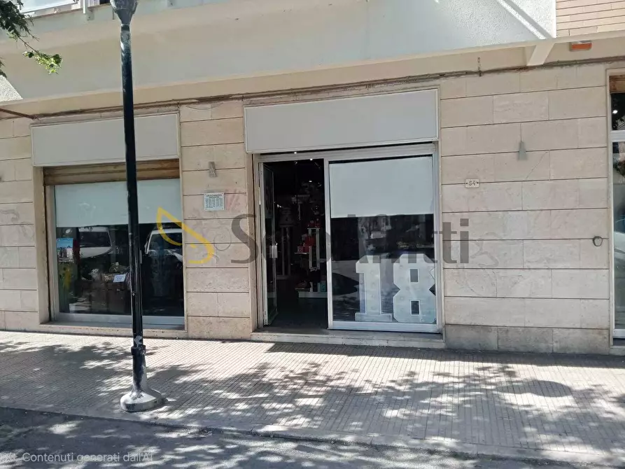 Immagine 1 di Locale commerciale in affitto  a Falconara Marittima