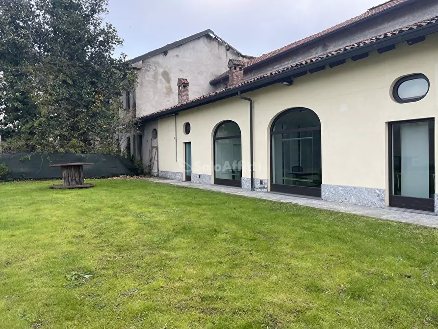 Immagine 10 di Locale commerciale in affitto  in Piazza Baracca 18 a Buscate