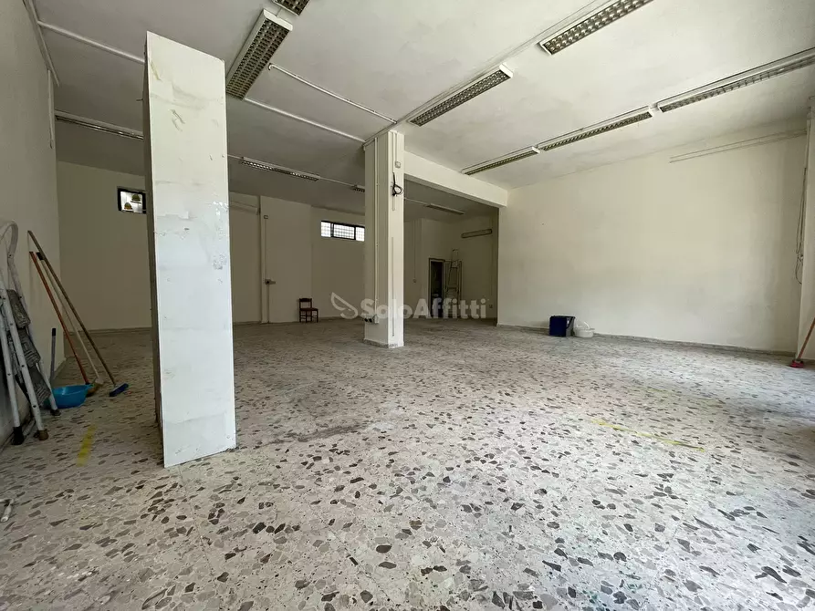 Immagine 4 di Locale commerciale in affitto  in Via Emanuele Campolongo a Maddaloni